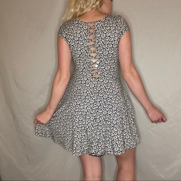 Black and white floral dress - Picture 4 of 4